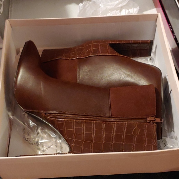 Boots - Picture 2 of 6